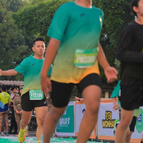 Race photo from BAUR RUN 2025