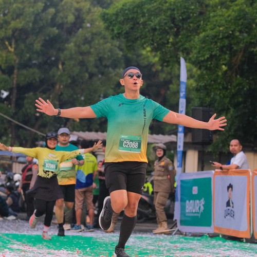 Race photo from BAUR RUN 2025