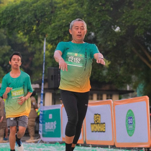 Race photo from BAUR RUN 2025