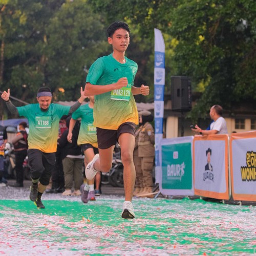 Race photo from BAUR RUN 2025