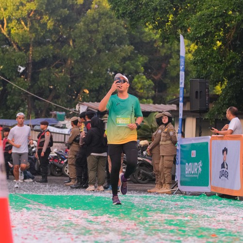 Race photo from BAUR RUN 2025