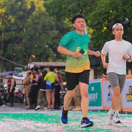 Race photo from BAUR RUN 2025