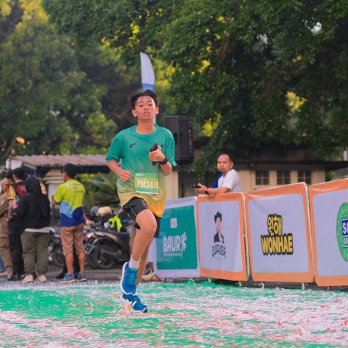 Race photo from BAUR RUN 2025