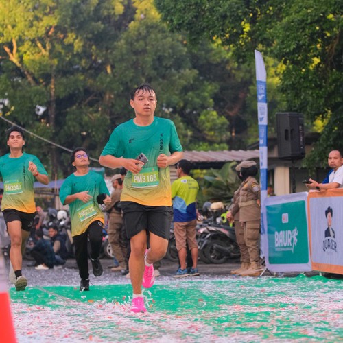 Race photo from BAUR RUN 2025