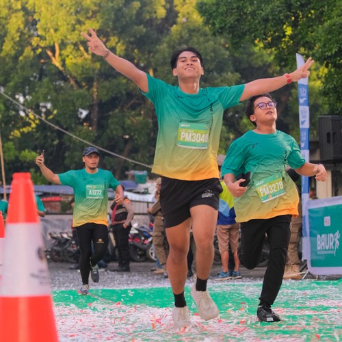 Race photo from BAUR RUN 2025