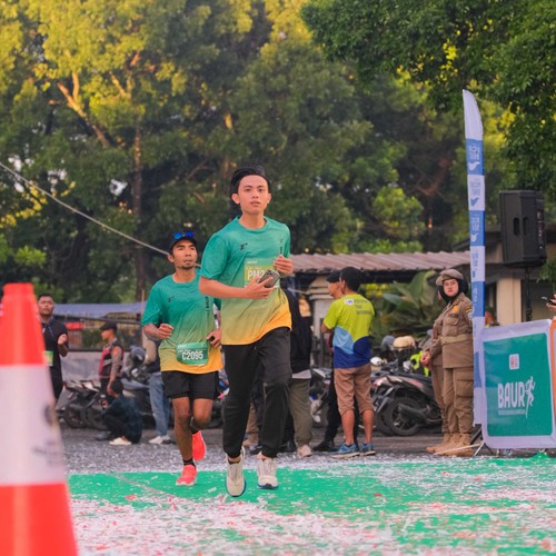 Race photo from BAUR RUN 2025