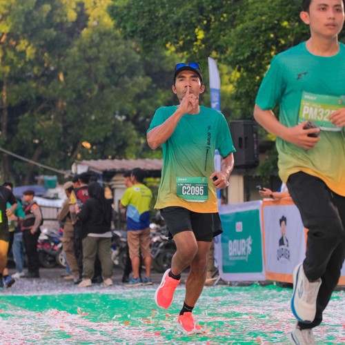 Race photo from BAUR RUN 2025