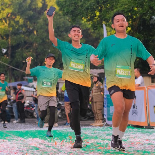 Race photo from BAUR RUN 2025