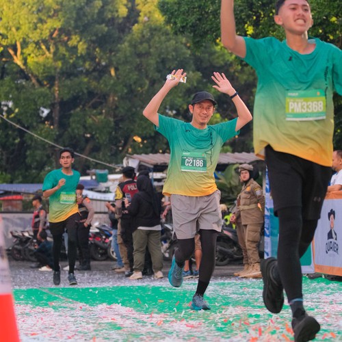 Race photo from BAUR RUN 2025