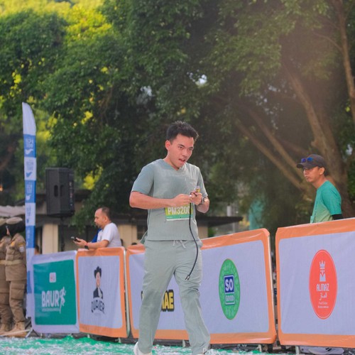 Race photo from BAUR RUN 2025