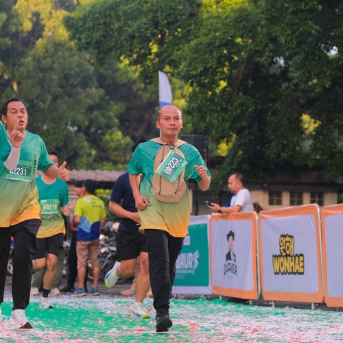Race photo from BAUR RUN 2025