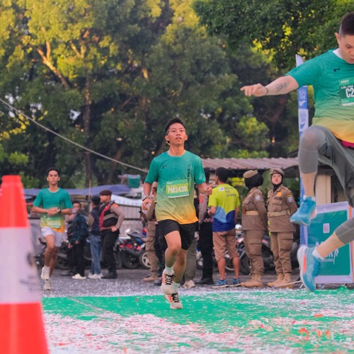 Race photo from BAUR RUN 2025