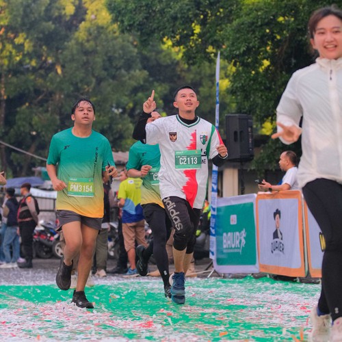 Race photo from BAUR RUN 2025