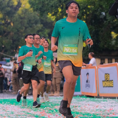 Race photo from BAUR RUN 2025