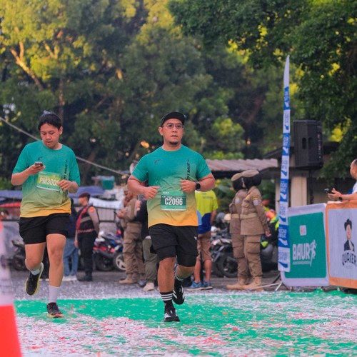 Race photo from BAUR RUN 2025