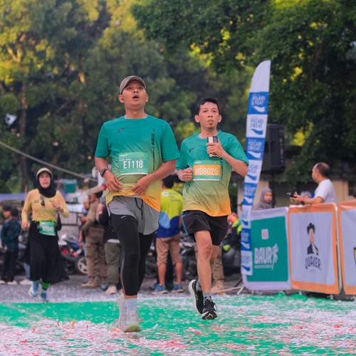 Race photo from BAUR RUN 2025