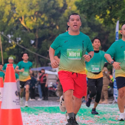 Race photo from BAUR RUN 2025