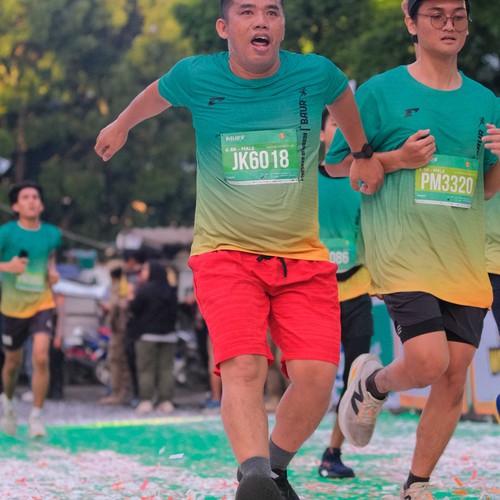 Race photo from BAUR RUN 2025