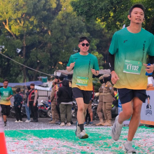 Race photo from BAUR RUN 2025