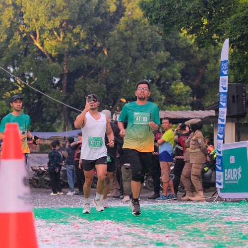 Race photo from BAUR RUN 2025