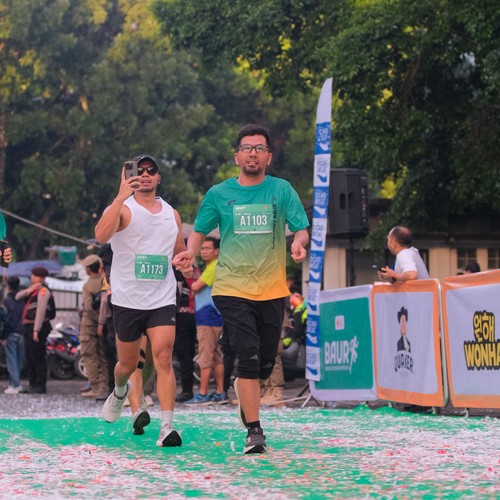 Race photo from BAUR RUN 2025