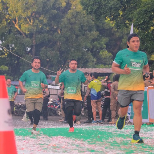 Race photo from BAUR RUN 2025