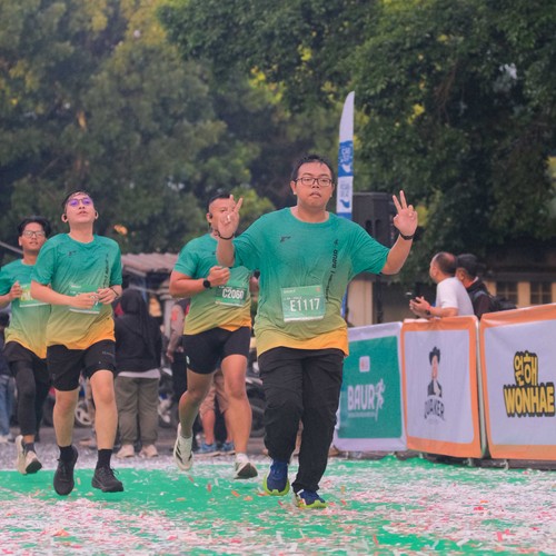 Race photo from BAUR RUN 2025