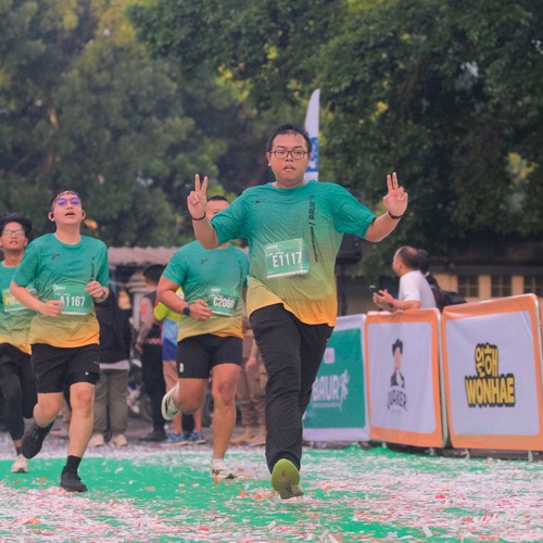 Race photo from BAUR RUN 2025