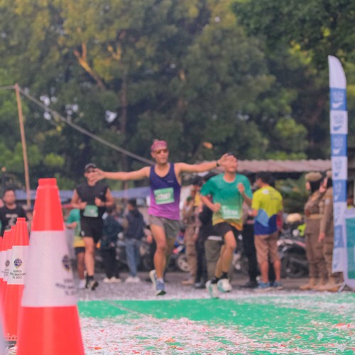 Race photo from BAUR RUN 2025