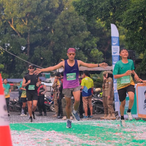 Race photo from BAUR RUN 2025