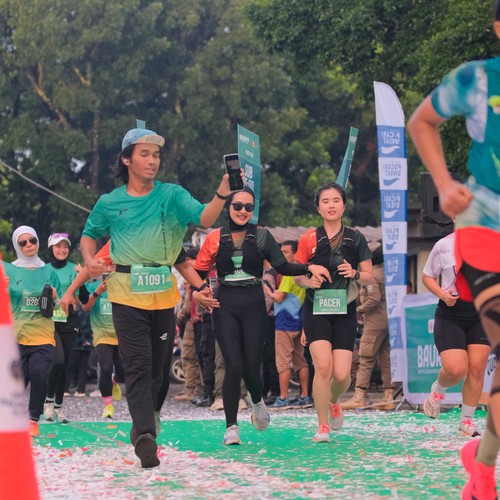 Race photo from BAUR RUN 2025