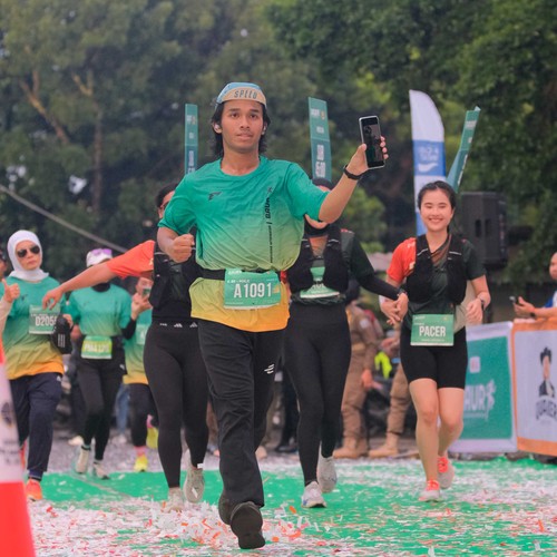 Race photo from BAUR RUN 2025