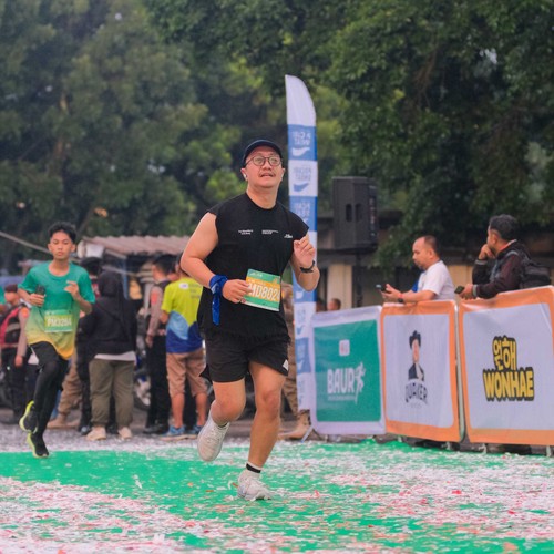 Race photo from BAUR RUN 2025