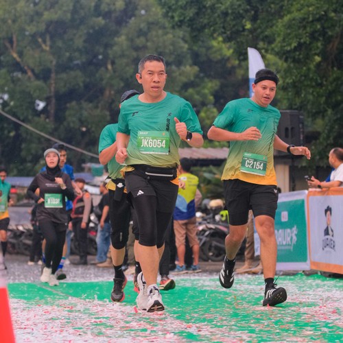 Race photo from BAUR RUN 2025
