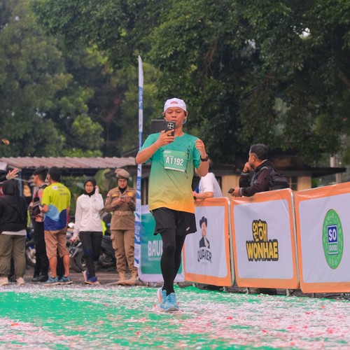 Race photo from BAUR RUN 2025