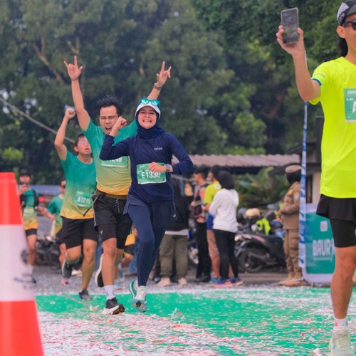 Race photo from BAUR RUN 2025