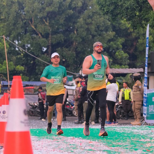 Race photo from BAUR RUN 2025