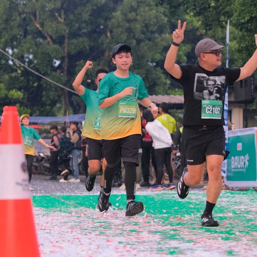Race photo from BAUR RUN 2025