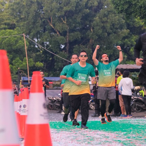 Race photo from BAUR RUN 2025