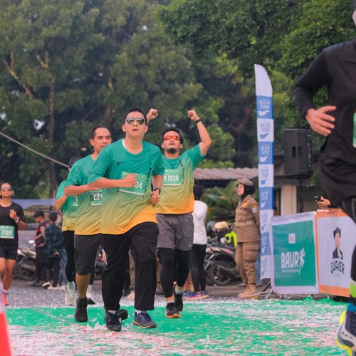 Race photo from BAUR RUN 2025