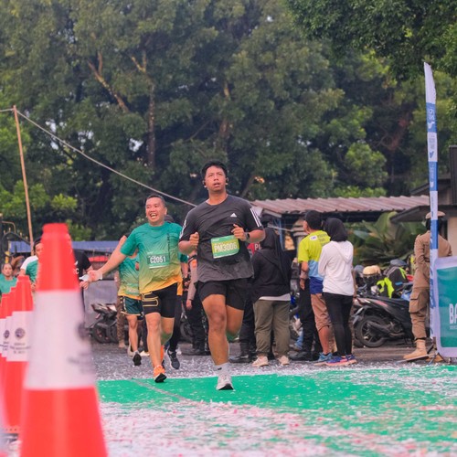 Race photo from BAUR RUN 2025