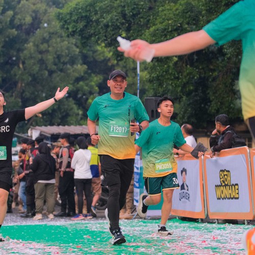 Race photo from BAUR RUN 2025