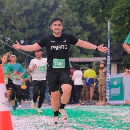 Race photo from BAUR RUN 2025