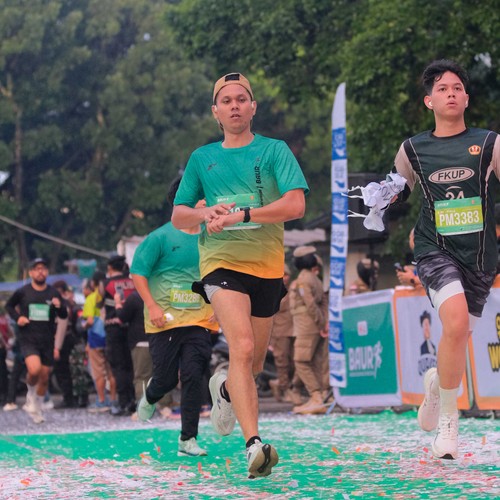 Race photo from BAUR RUN 2025