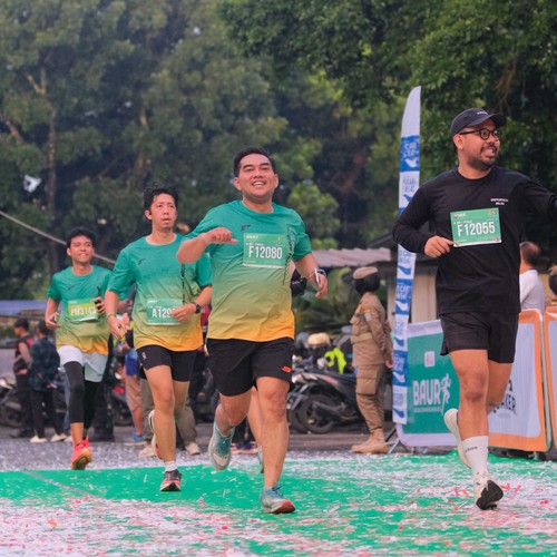 Race photo from BAUR RUN 2025
