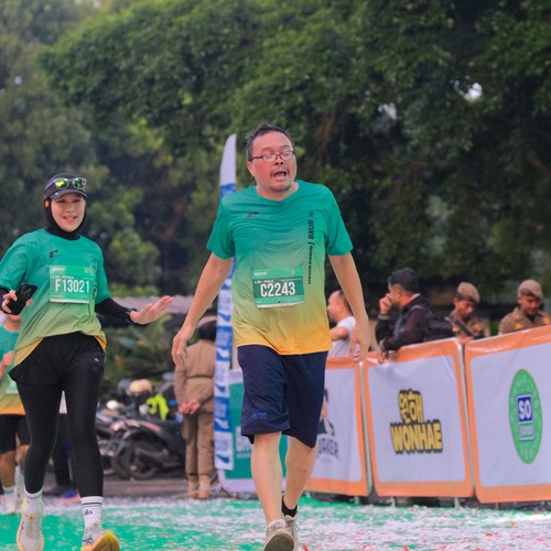 Race photo from BAUR RUN 2025