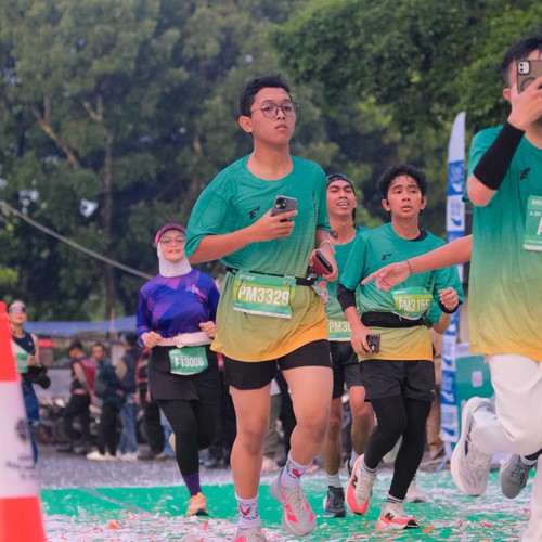 Race photo from BAUR RUN 2025