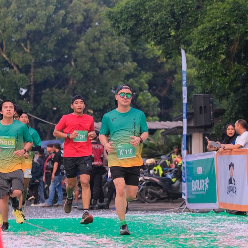 Race photo from BAUR RUN 2025
