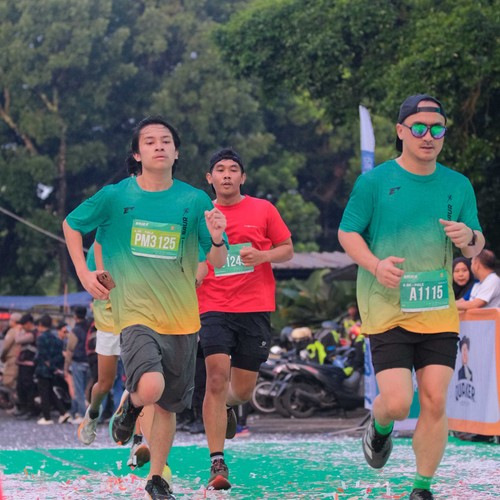 Race photo from BAUR RUN 2025