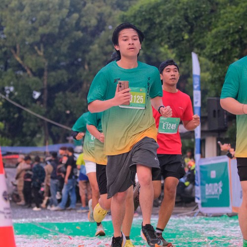 Race photo from BAUR RUN 2025